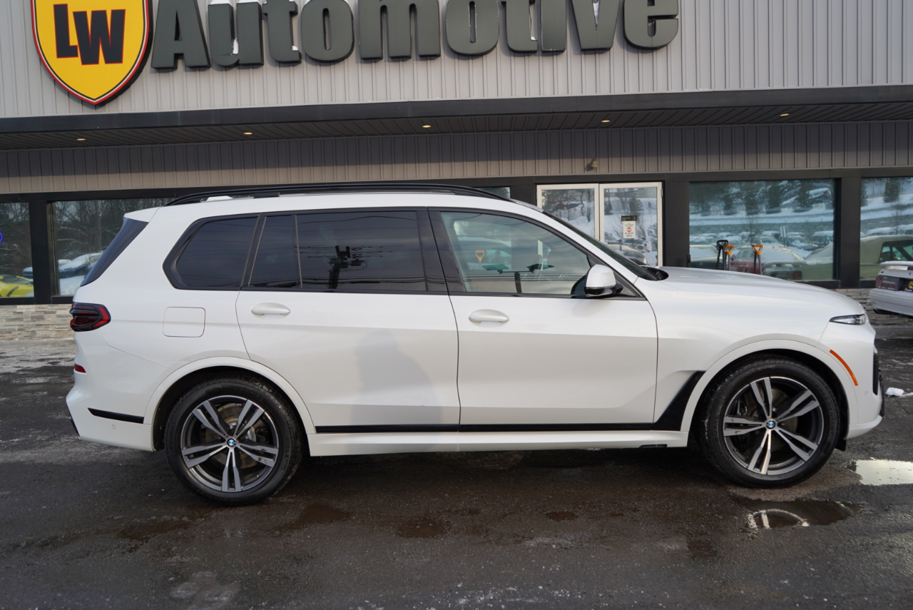 BMW X7 xDrive40i Sports Activity Vehicle 2025