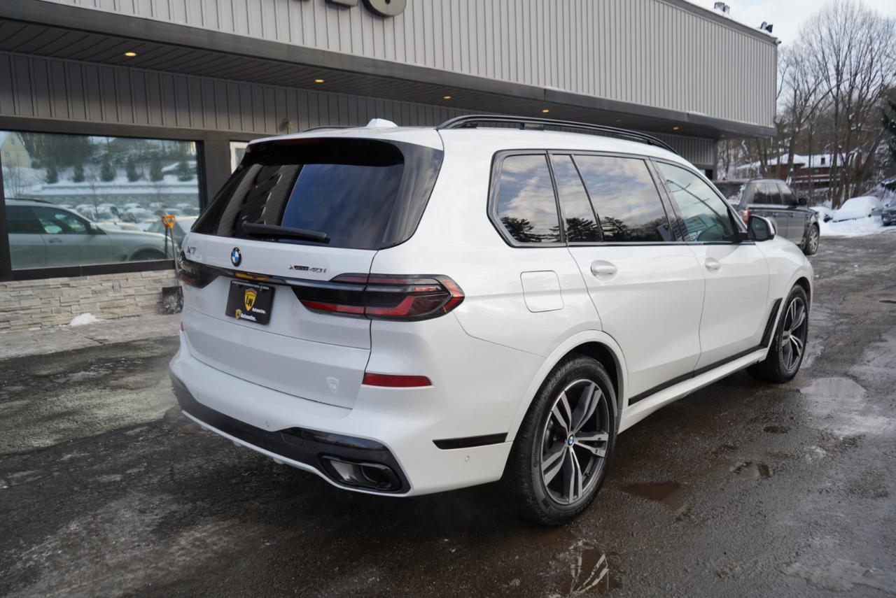 BMW X7 xDrive40i Sports Activity Vehicle 2025