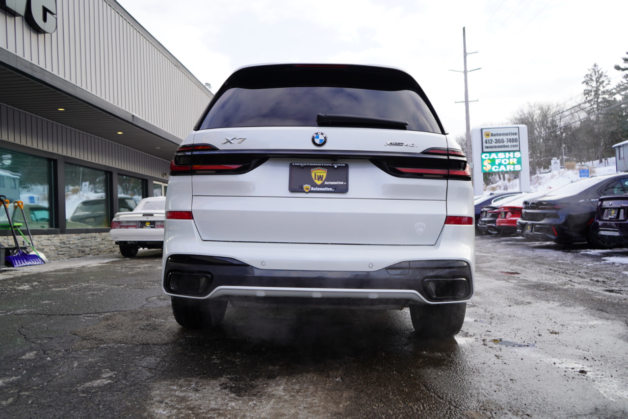 BMW X7 xDrive40i Sports Activity Vehicle 2025