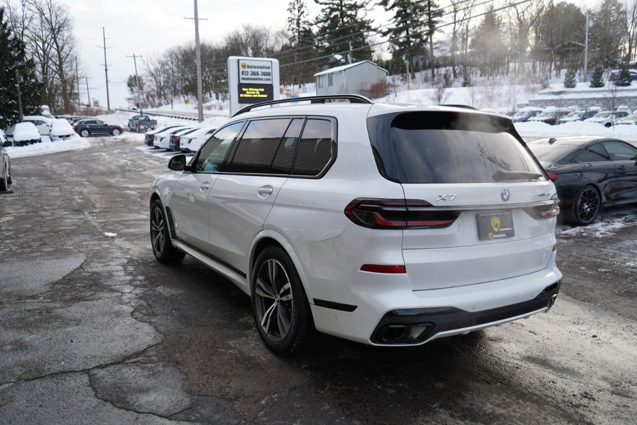 BMW X7 xDrive40i Sports Activity Vehicle 2025