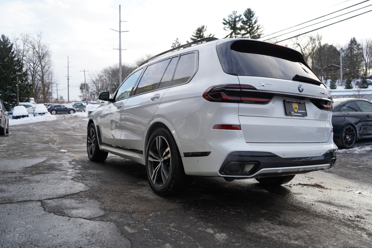 BMW X7 xDrive40i Sports Activity Vehicle 2025