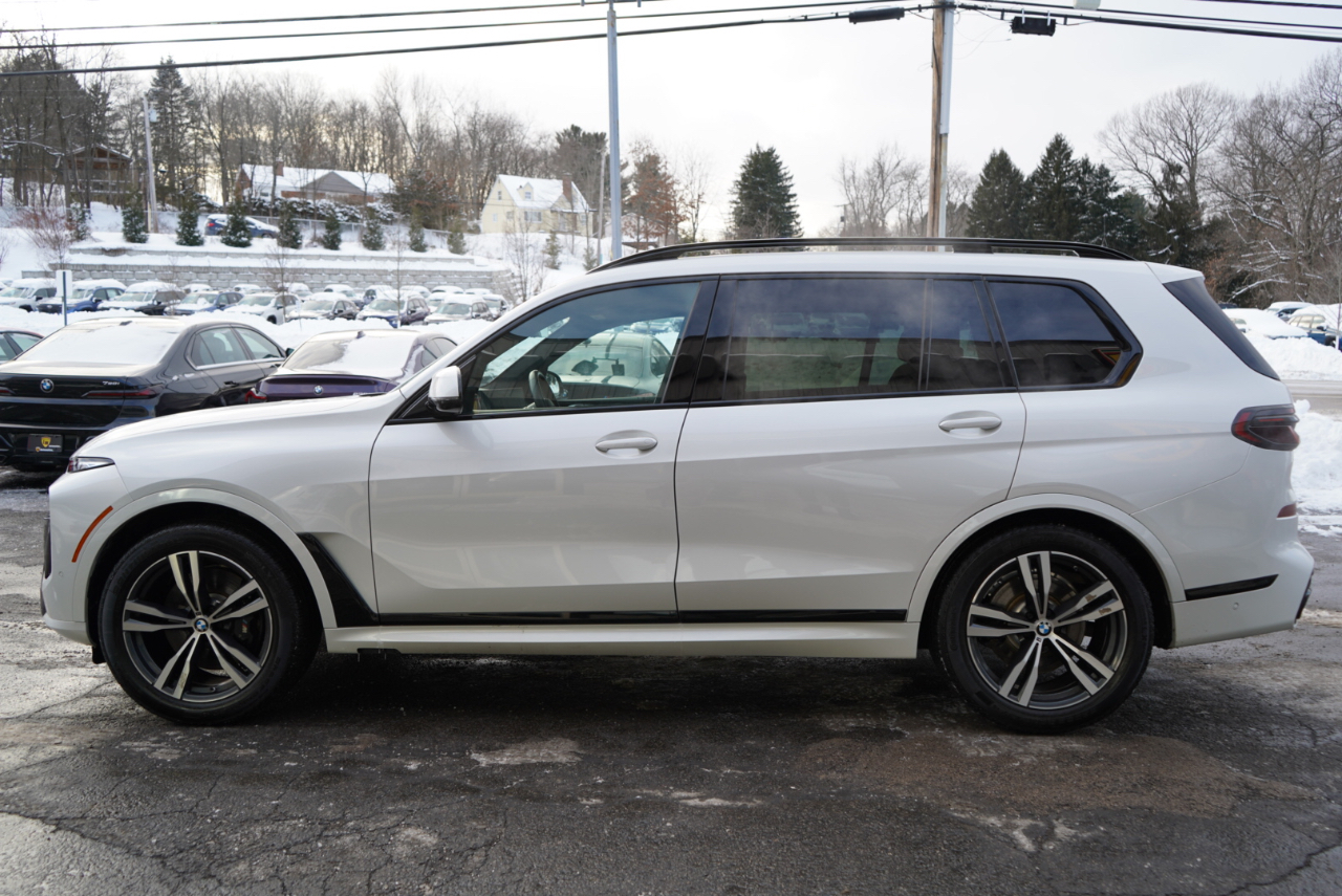 BMW X7 xDrive40i Sports Activity Vehicle 2025