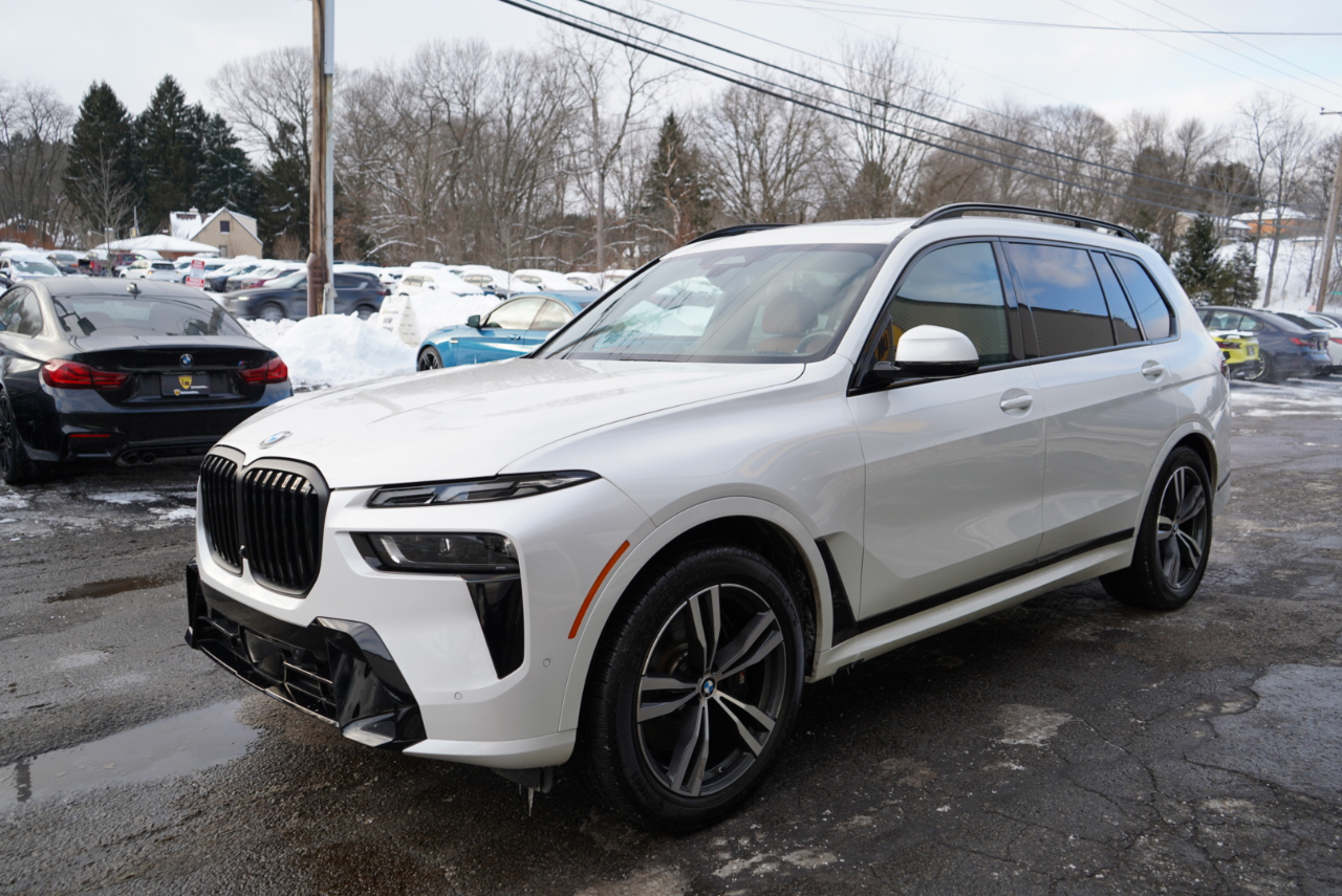 BMW X7 xDrive40i Sports Activity Vehicle 2025