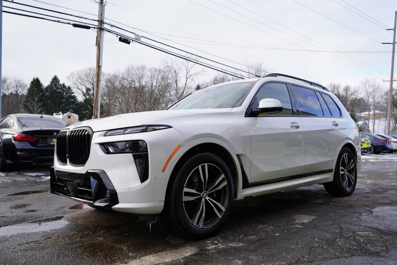 BMW X7 xDrive40i Sports Activity Vehicle 2025