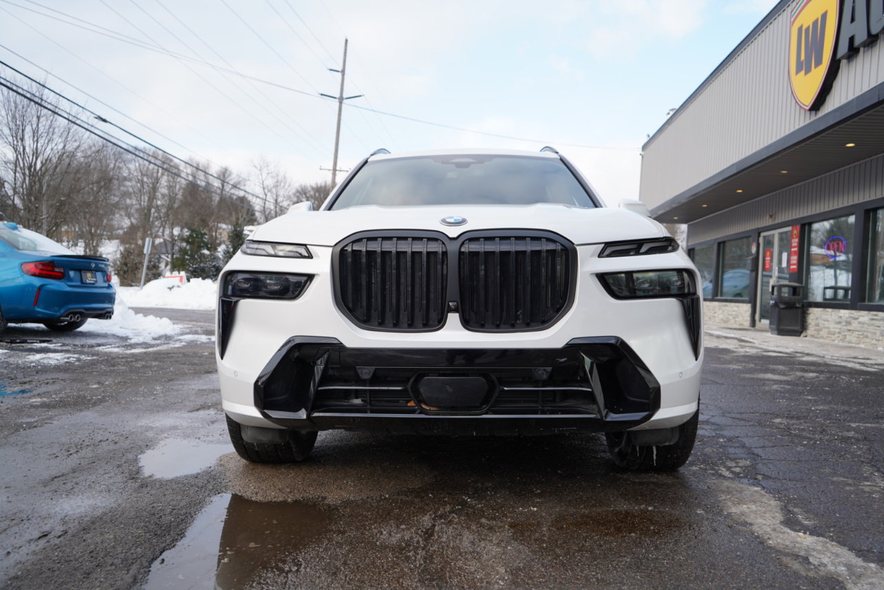 BMW X7 xDrive40i Sports Activity Vehicle 2025