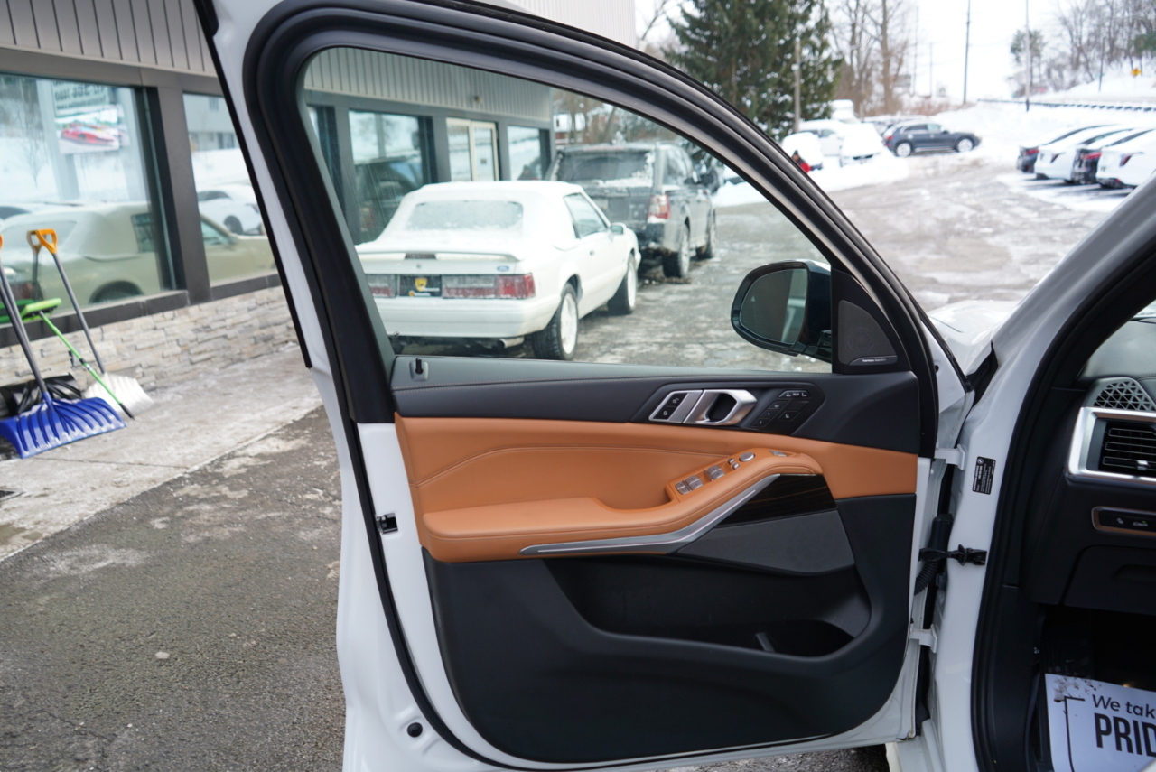 BMW X7 xDrive40i Sports Activity Vehicle 2025