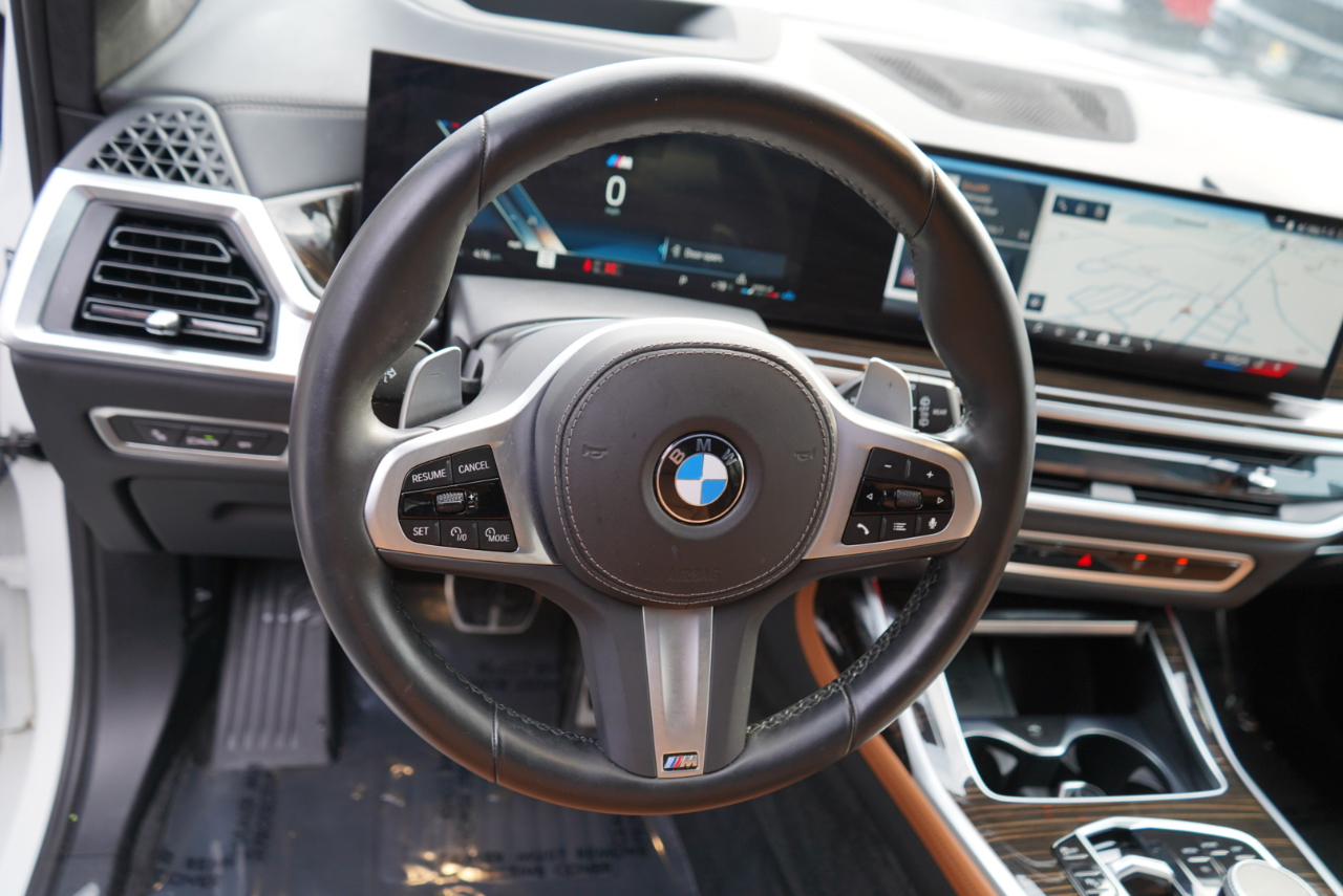 BMW X7 xDrive40i Sports Activity Vehicle 2025