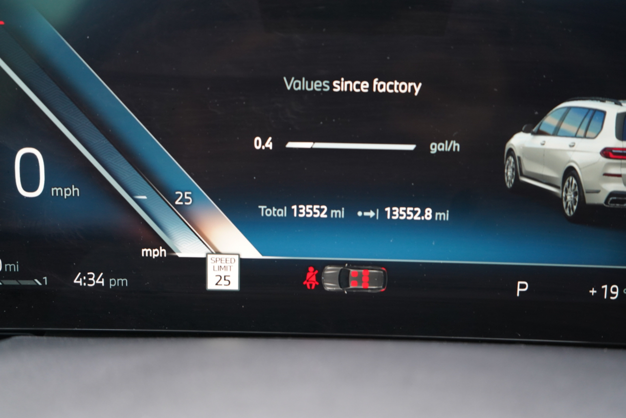 BMW X7 xDrive40i Sports Activity Vehicle 2025