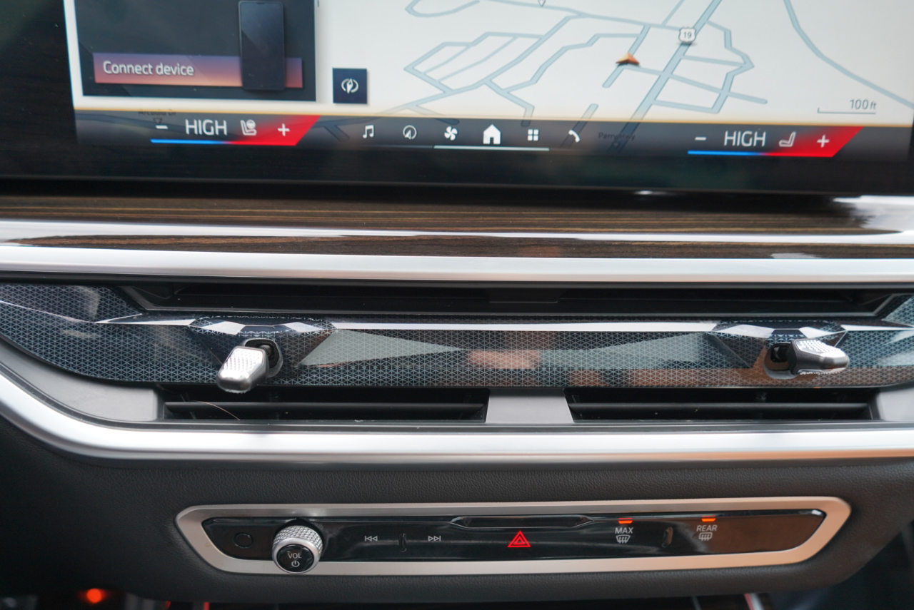 BMW X7 xDrive40i Sports Activity Vehicle 2025