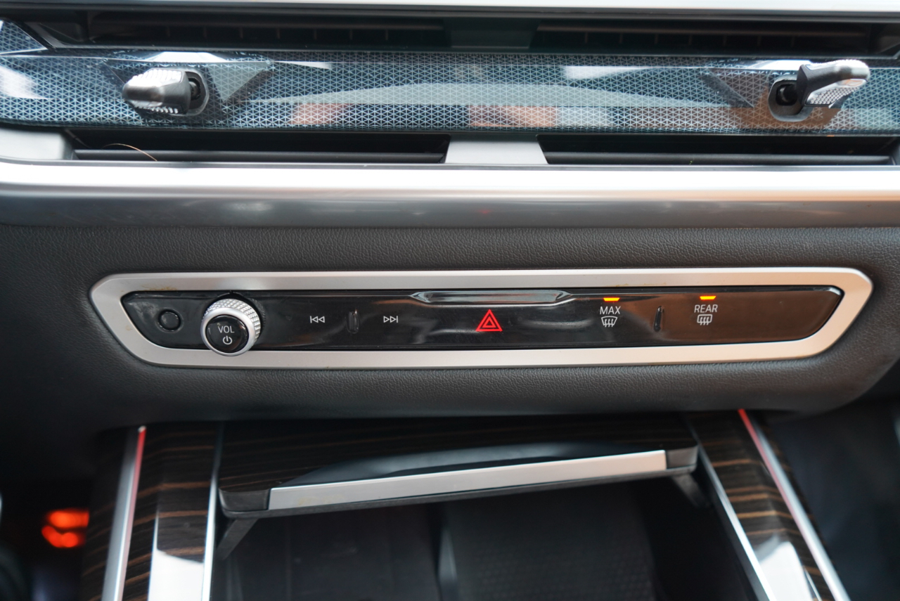 BMW X7 xDrive40i Sports Activity Vehicle 2025