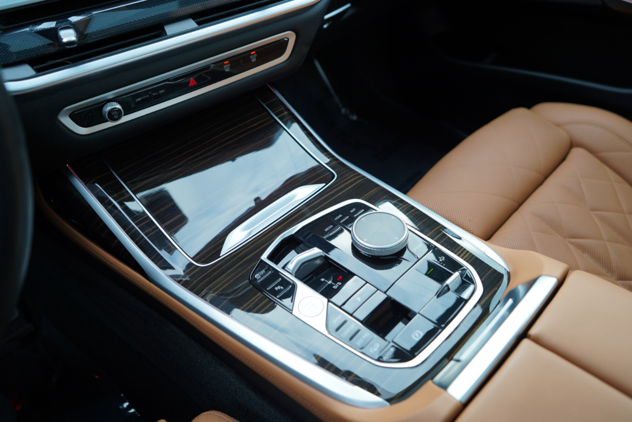 BMW X7 xDrive40i Sports Activity Vehicle 2025