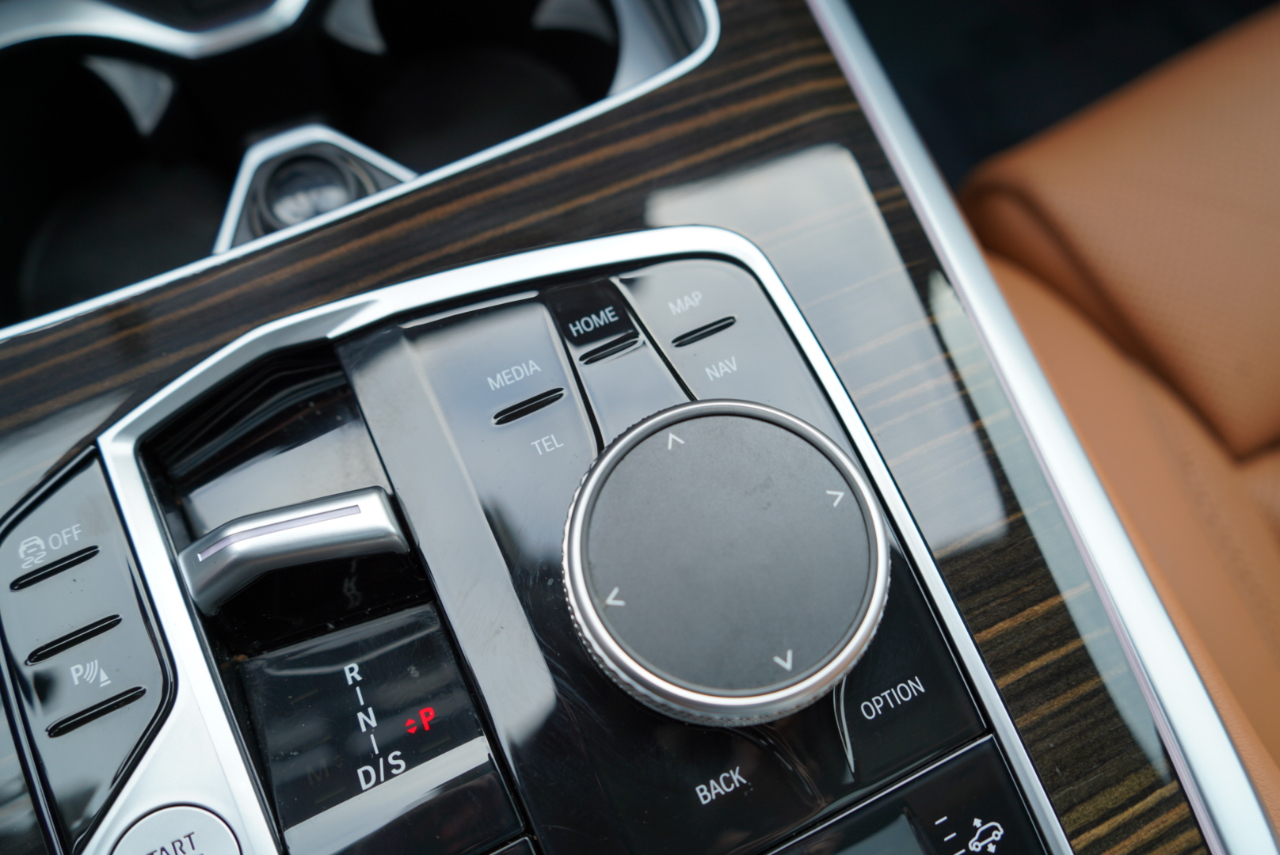 BMW X7 xDrive40i Sports Activity Vehicle 2025