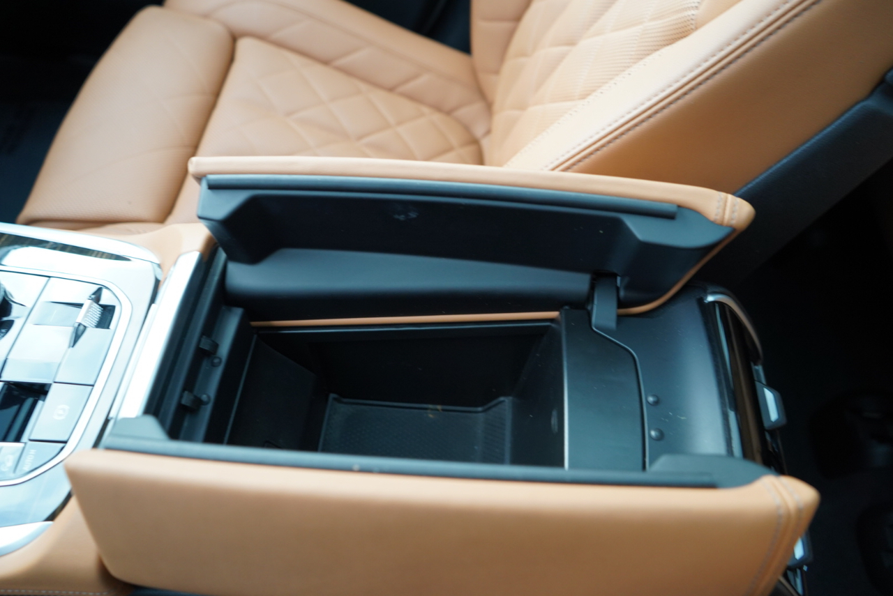 BMW X7 xDrive40i Sports Activity Vehicle 2025