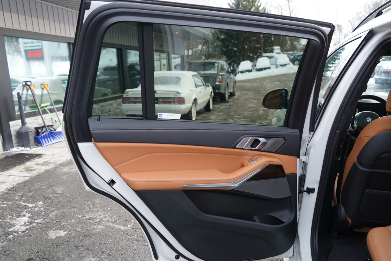 BMW X7 xDrive40i Sports Activity Vehicle 2025