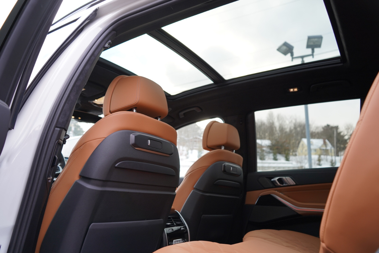 BMW X7 xDrive40i Sports Activity Vehicle 2025