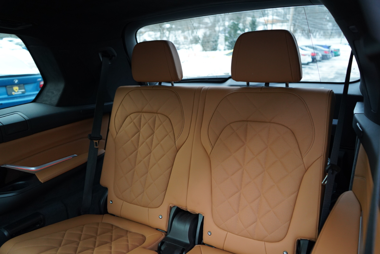 BMW X7 xDrive40i Sports Activity Vehicle 2025