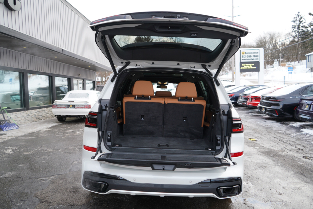 BMW X7 xDrive40i Sports Activity Vehicle 2025