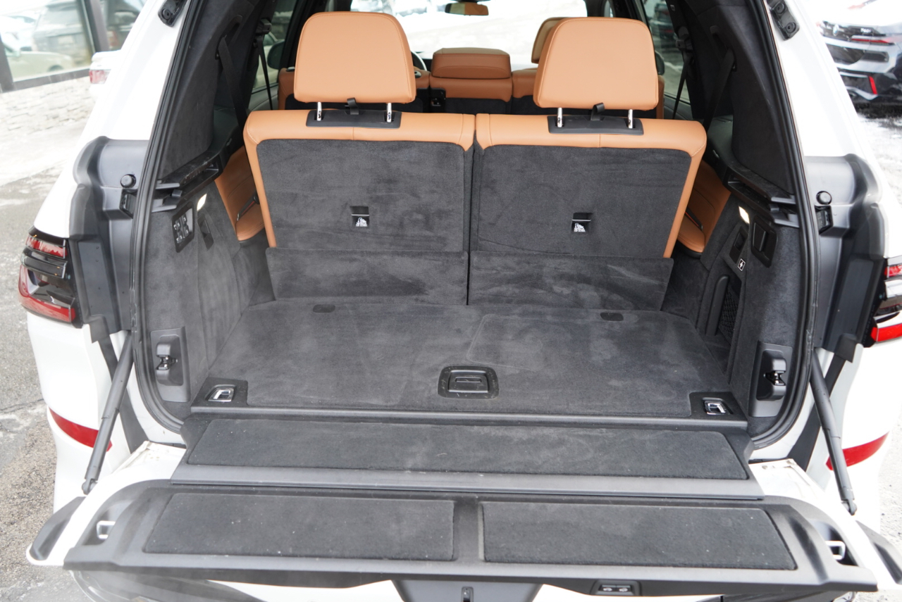 BMW X7 xDrive40i Sports Activity Vehicle 2025