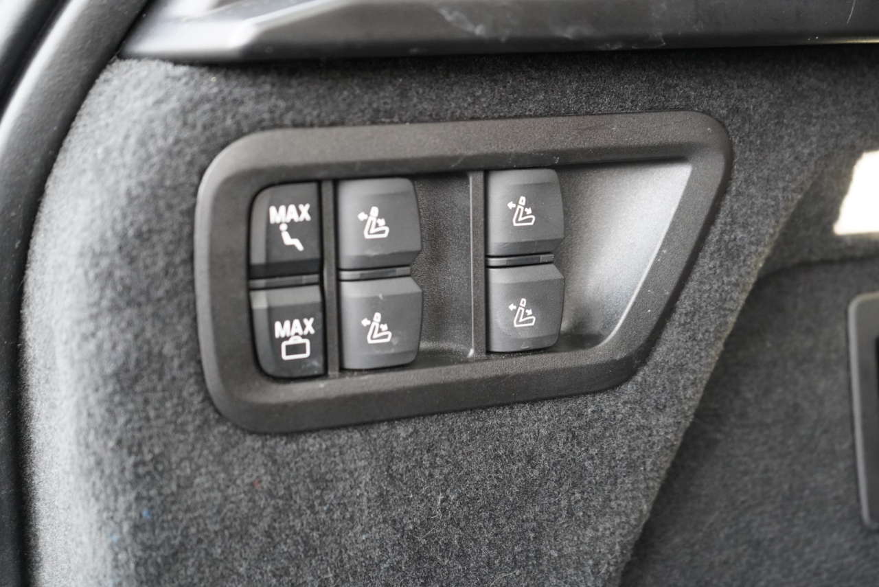 BMW X7 xDrive40i Sports Activity Vehicle 2025