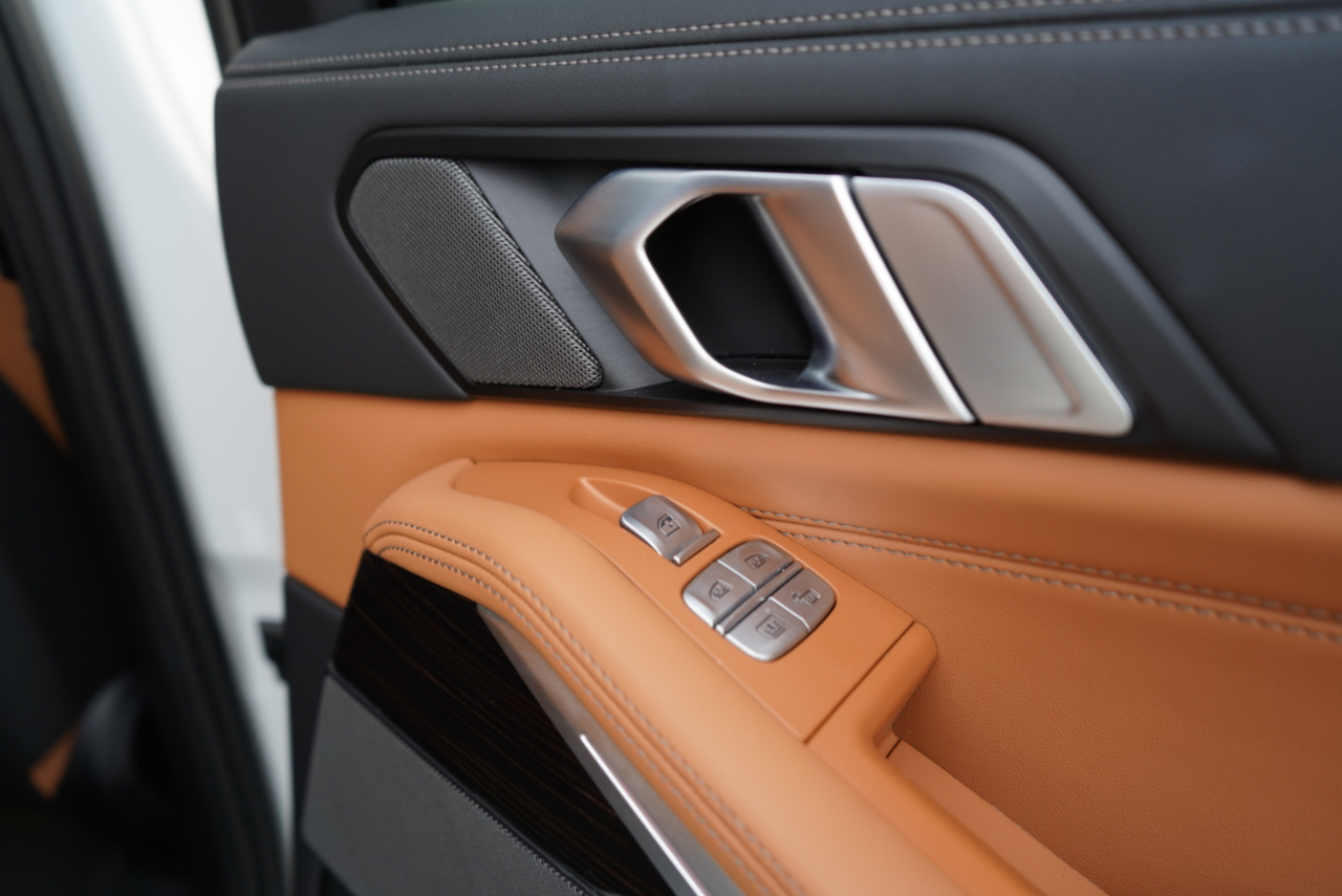 BMW X7 xDrive40i Sports Activity Vehicle 2025