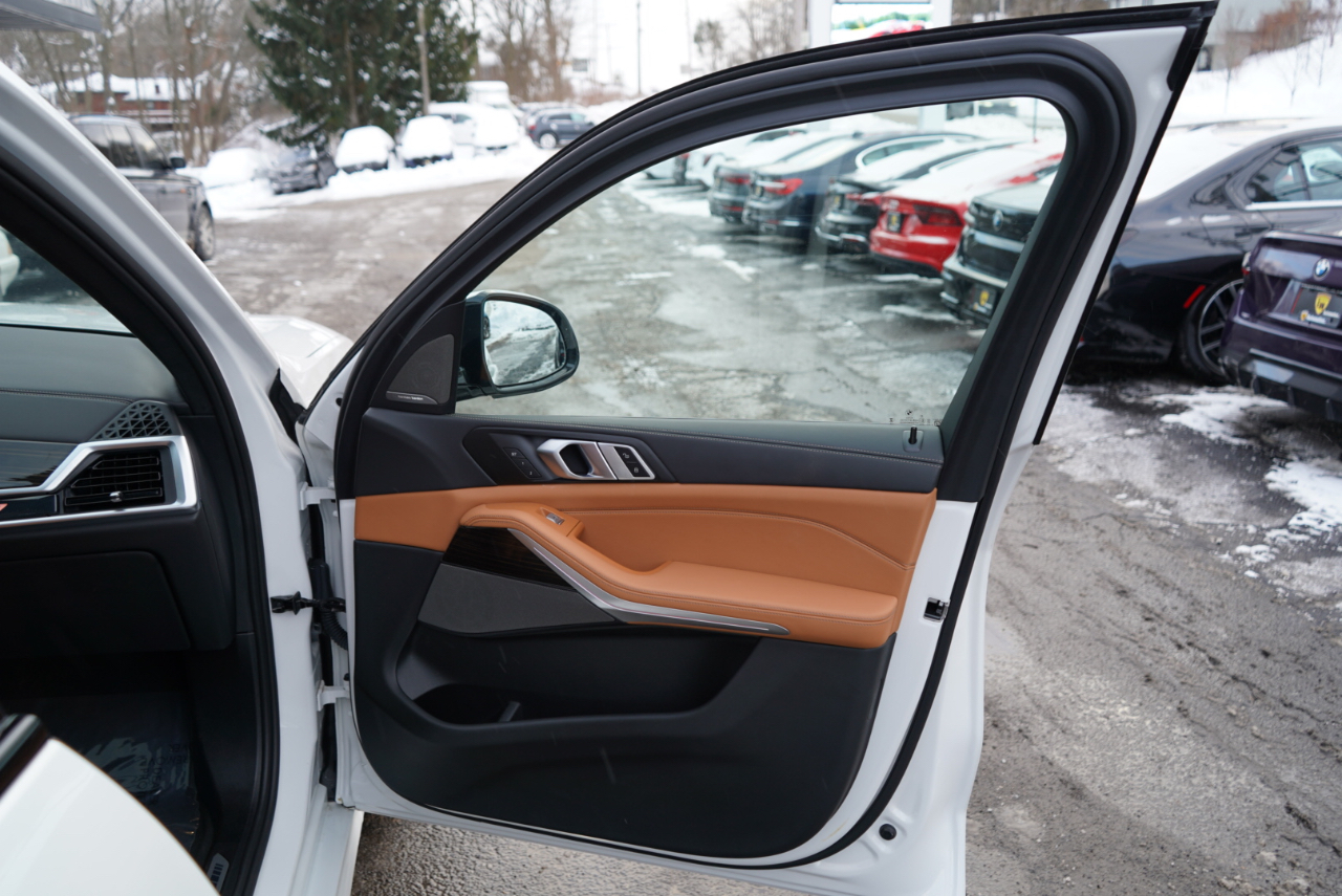 BMW X7 xDrive40i Sports Activity Vehicle 2025