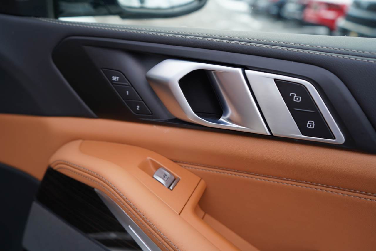 BMW X7 xDrive40i Sports Activity Vehicle 2025