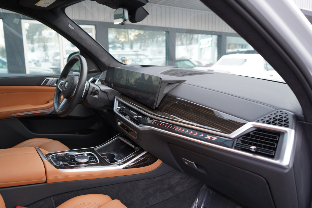 BMW X7 xDrive40i Sports Activity Vehicle 2025