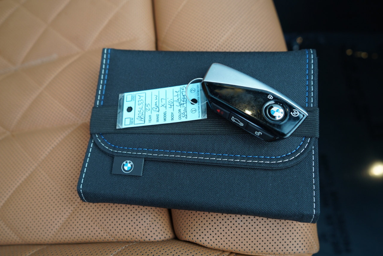 BMW X7 xDrive40i Sports Activity Vehicle 2025