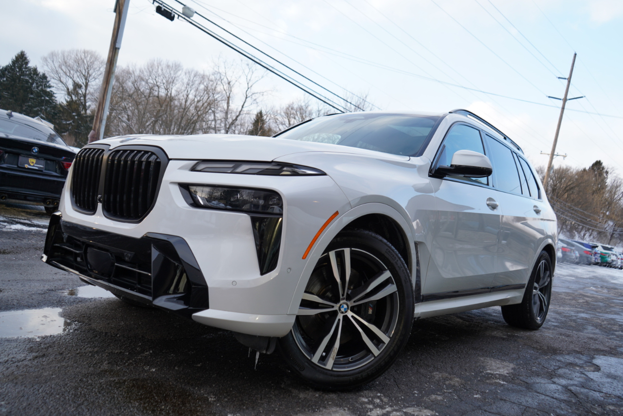 BMW X7 xDrive40i Sports Activity Vehicle 2025