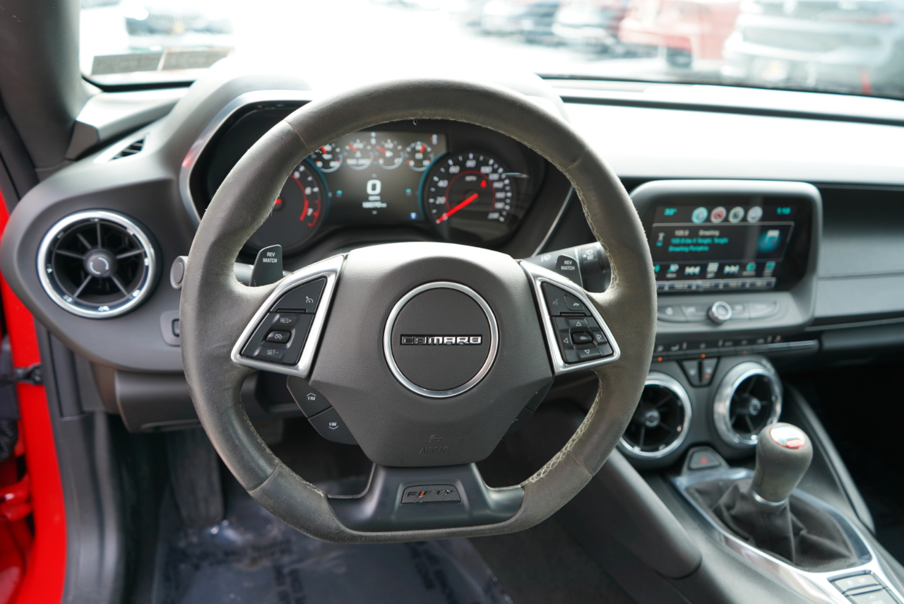 Chevrolet Camaro 2dr Cpe 1SS 2017