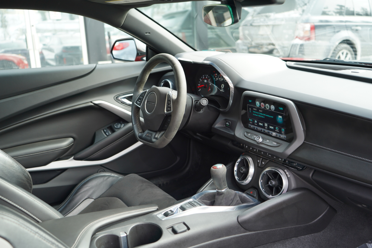 Chevrolet Camaro 2dr Cpe 1SS 2017