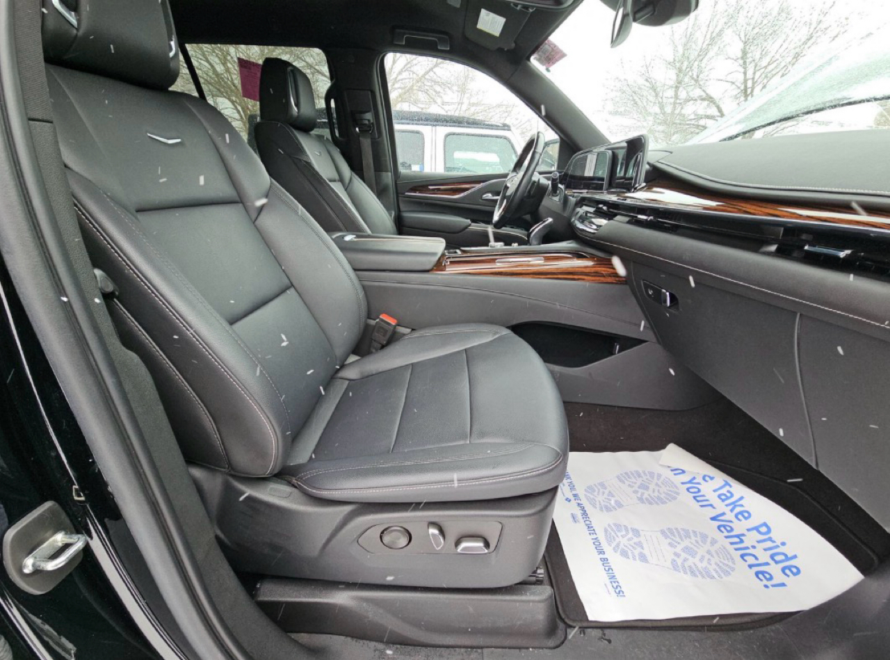 Cadillac Escalade 4WD 4dr Luxury 2022