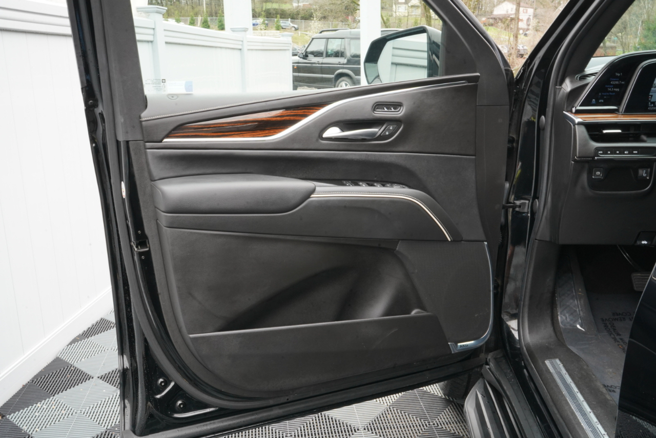 Cadillac Escalade 4WD 4dr Luxury 2022