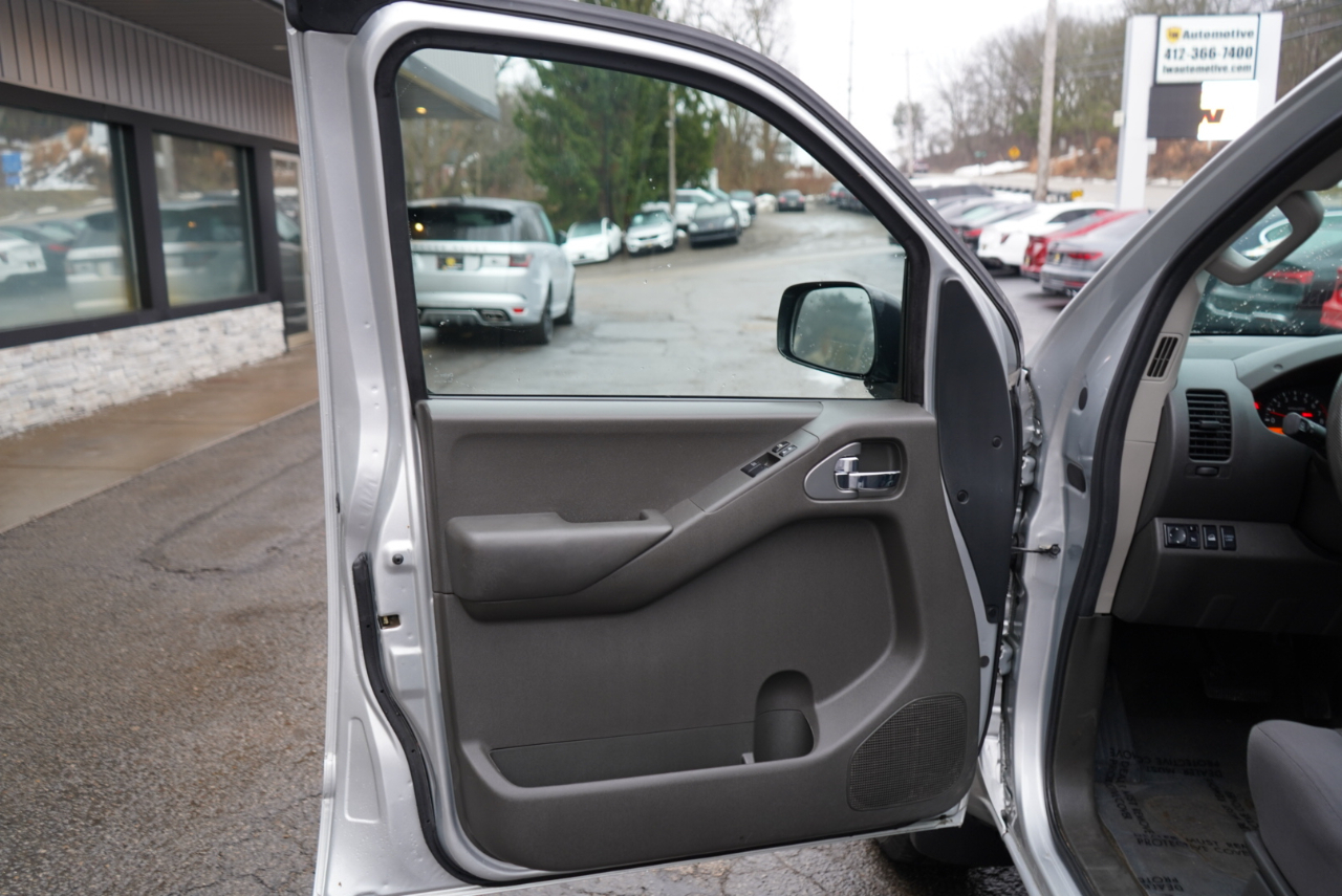 Nissan Frontier 4WD King Cab Auto SV 2013