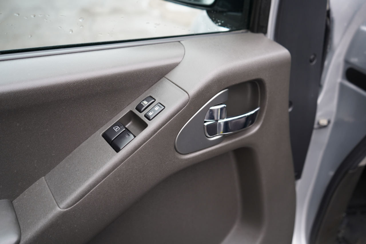 Nissan Frontier 4WD King Cab Auto SV 2013