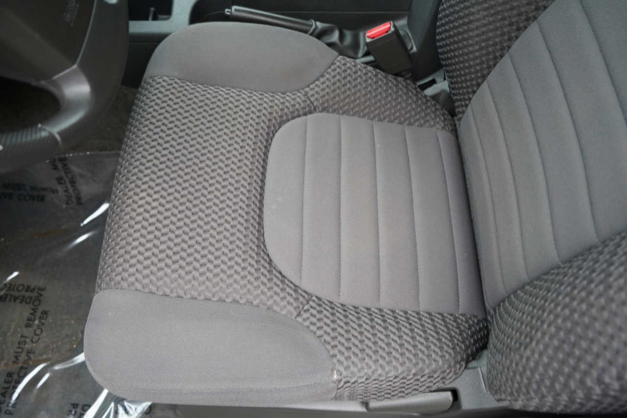 Nissan Frontier 4WD King Cab Auto SV 2013