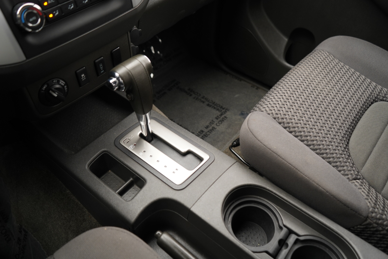 Nissan Frontier 4WD King Cab Auto SV 2013