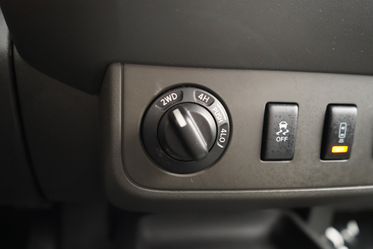 Nissan Frontier 4WD King Cab Auto SV 2013