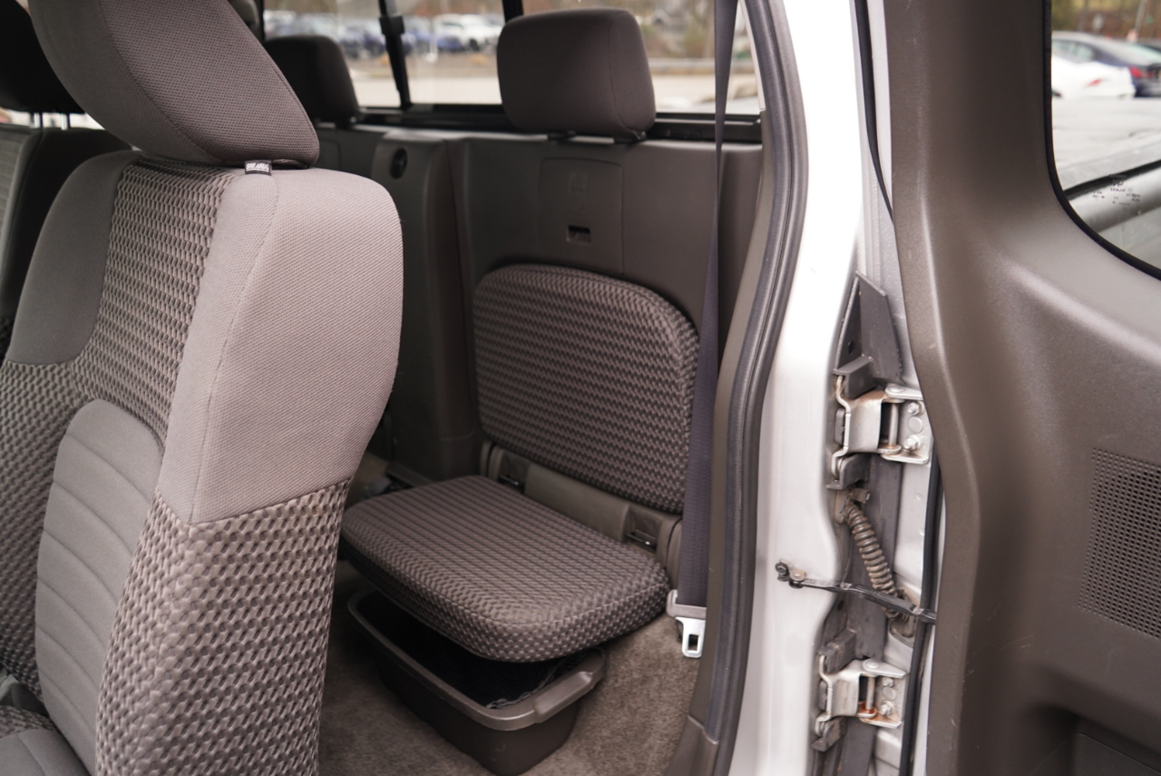 Nissan Frontier 4WD King Cab Auto SV 2013