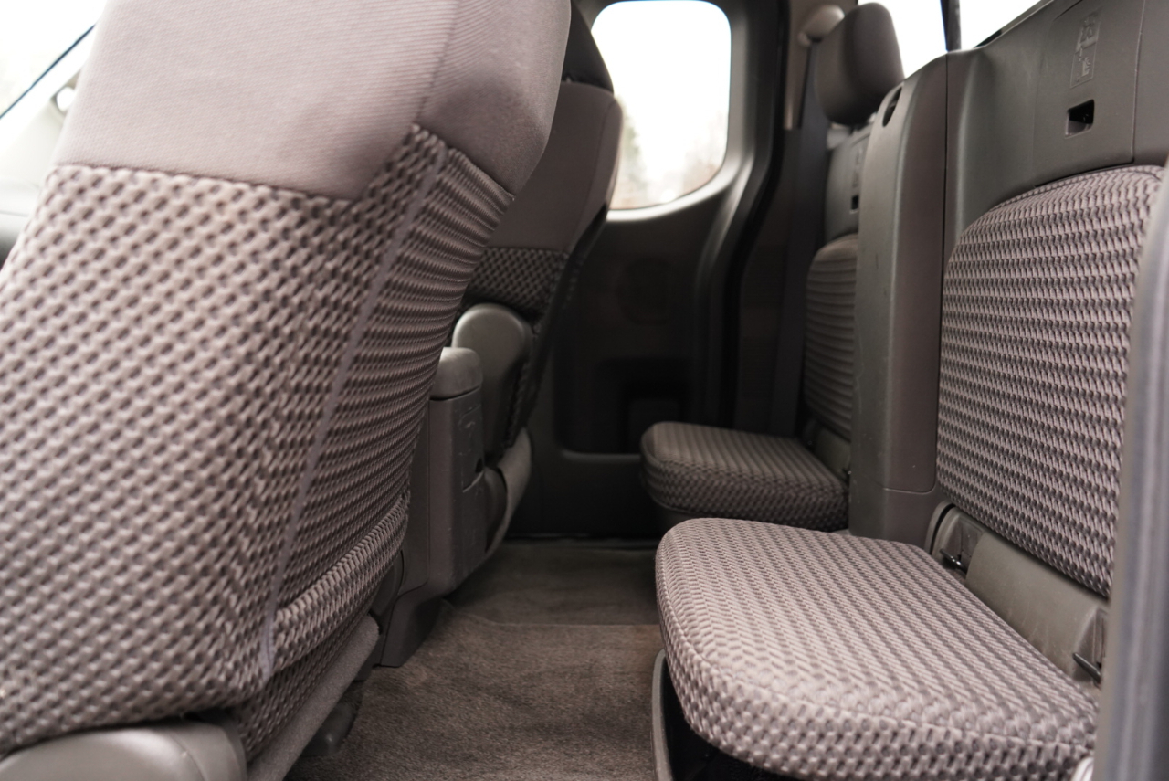 Nissan Frontier 4WD King Cab Auto SV 2013