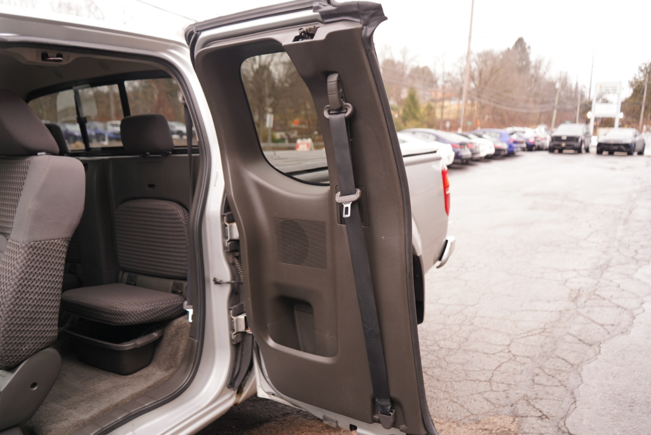 Nissan Frontier 4WD King Cab Auto SV 2013