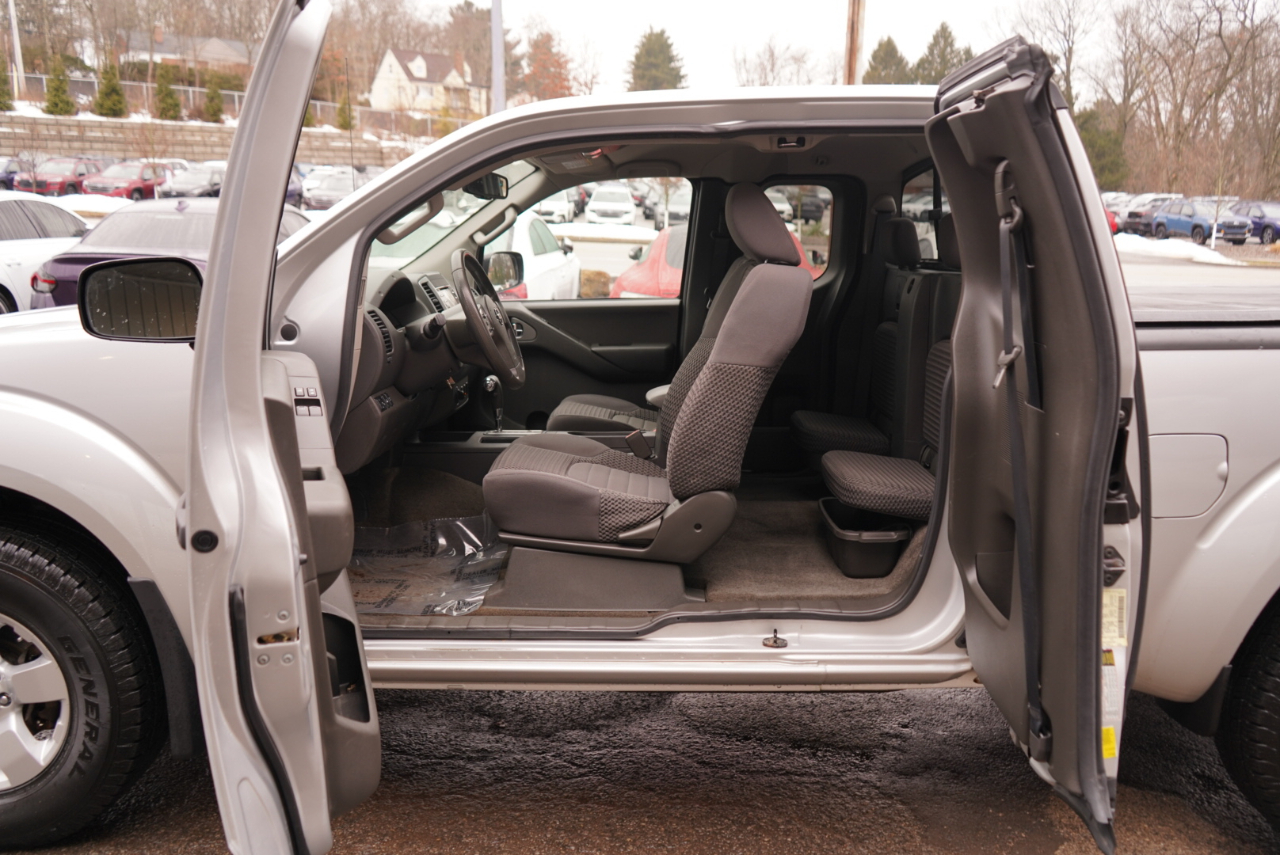 Nissan Frontier 4WD King Cab Auto SV 2013