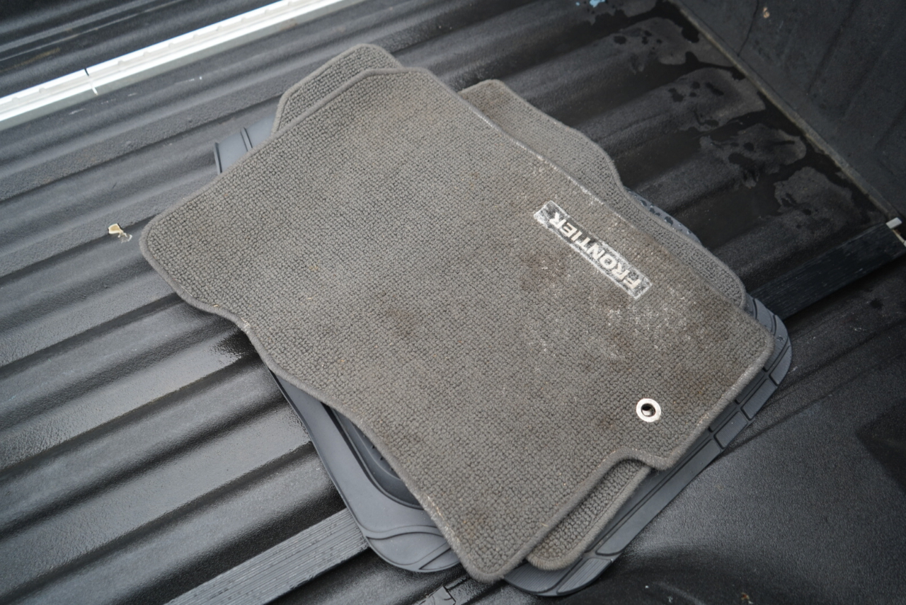 Nissan Frontier 4WD King Cab Auto SV 2013