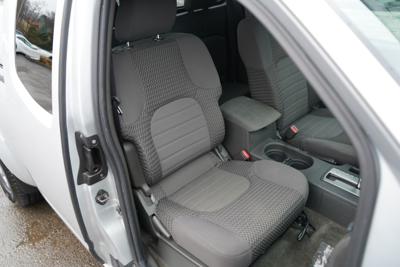 Nissan Frontier 4WD King Cab Auto SV 2013