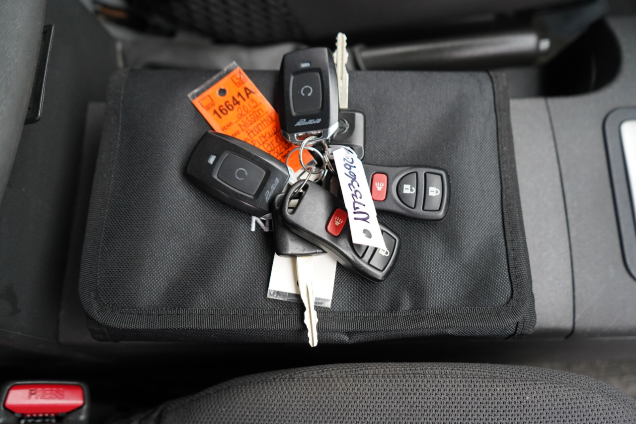 Nissan Frontier 4WD King Cab Auto SV 2013