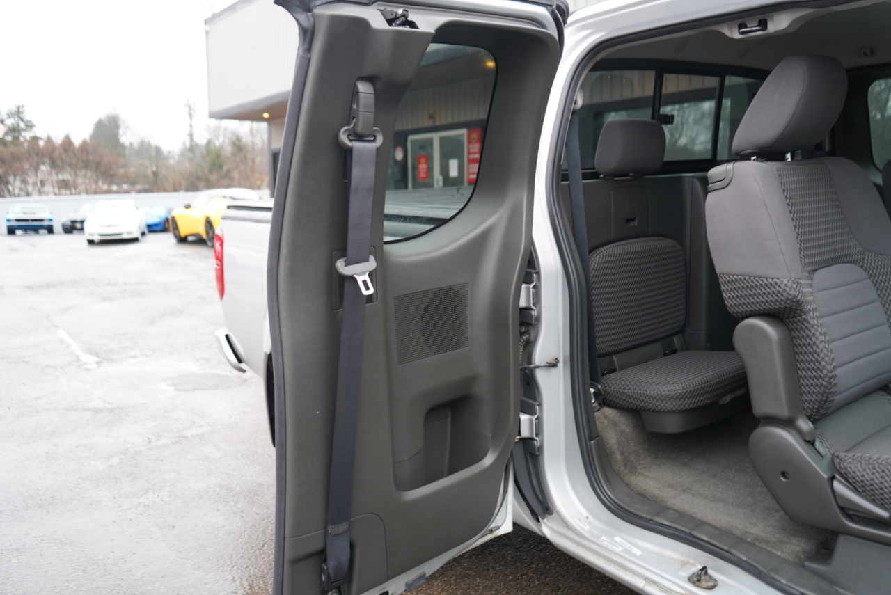 Nissan Frontier 4WD King Cab Auto SV 2013