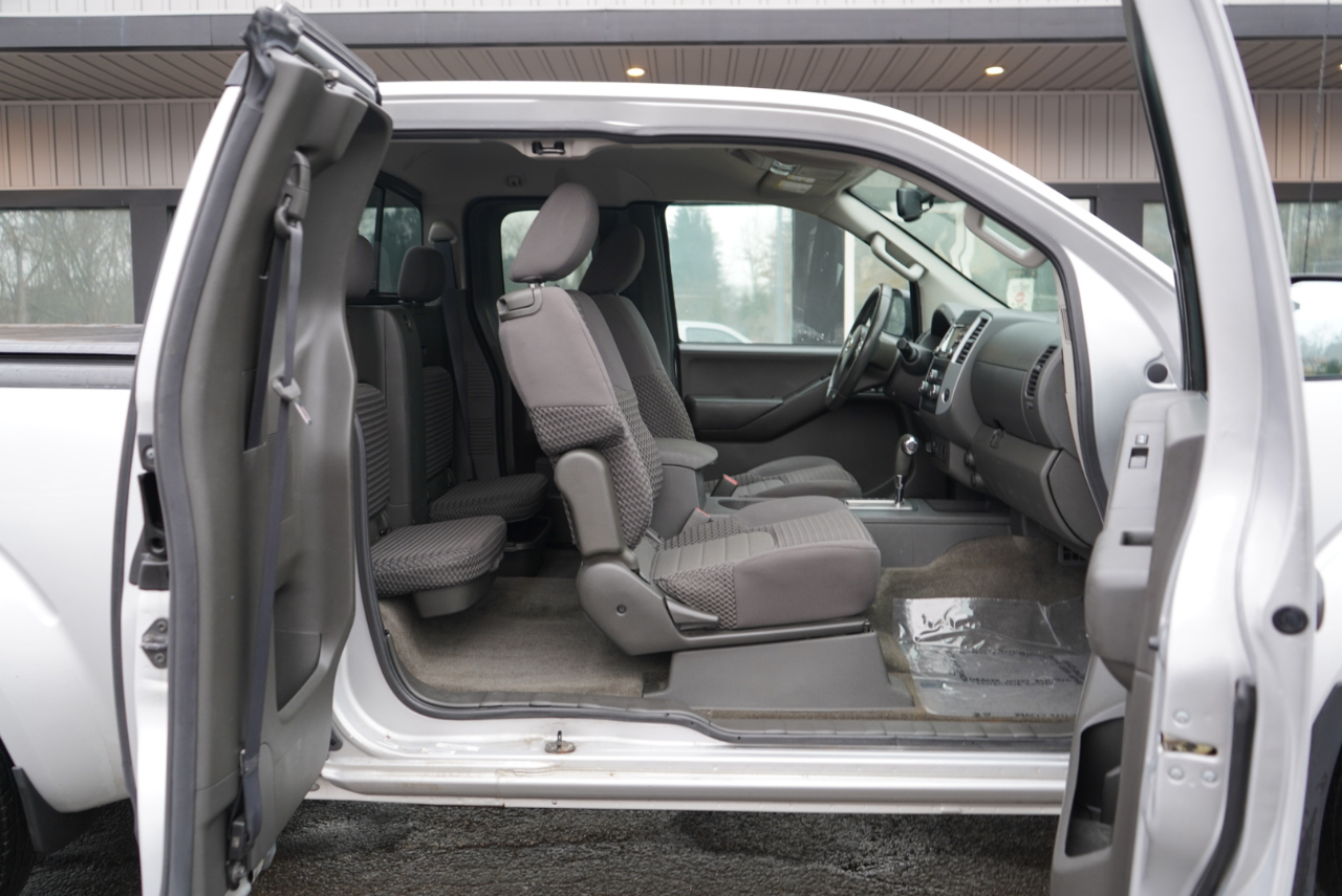 Nissan Frontier 4WD King Cab Auto SV 2013