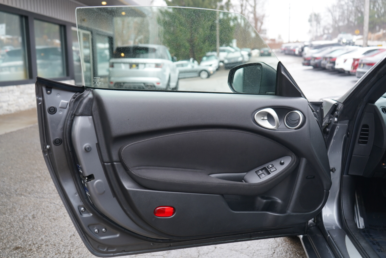 Nissan 370Z 2dr Cpe Manual Sport Tech 2016