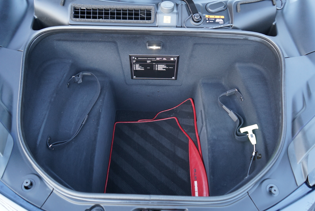 Ferrari 296 GTB Coupe 2024