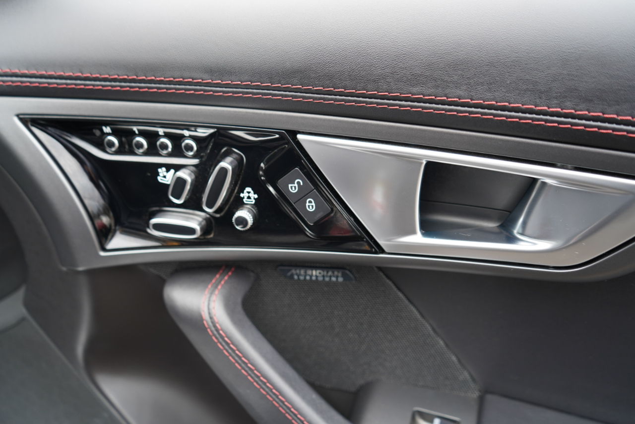 Jaguar F-Type Convertible Auto R AWD 2017